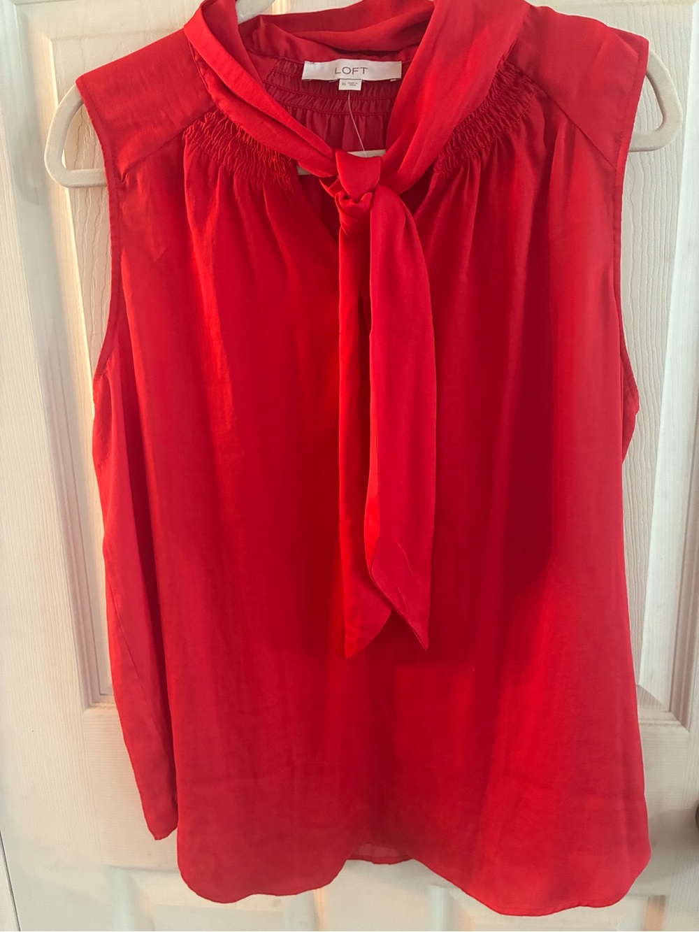 LOFT XL Red Sleeveless Blouse Tie Neck Flowy Flattering Top NWOT Style